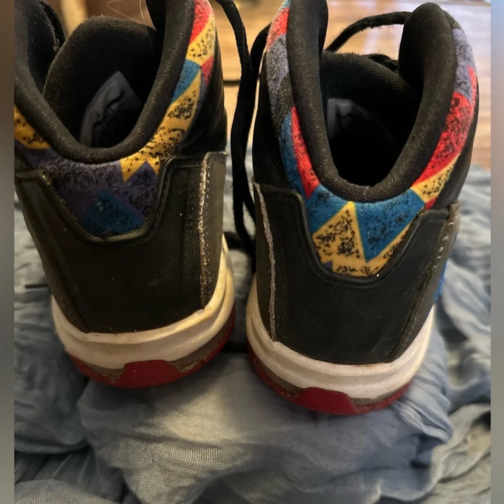 Nike Air Jordan Deluxe Black/Grey/Red/Blue #807718-035 Youth Sz 3.5 - Picture 2 of 4